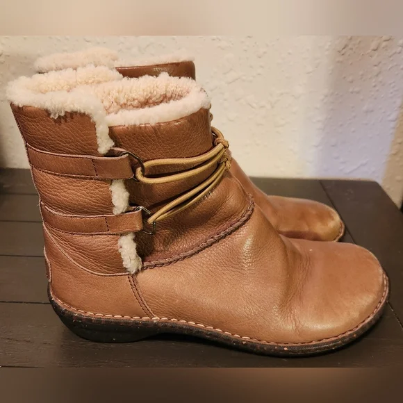 UGG Brown Leather Winter Boots with Shearling - Picture 3 of 8
